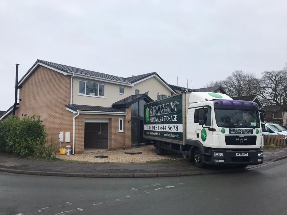 Kwikshift removal lorry outside a customer's house