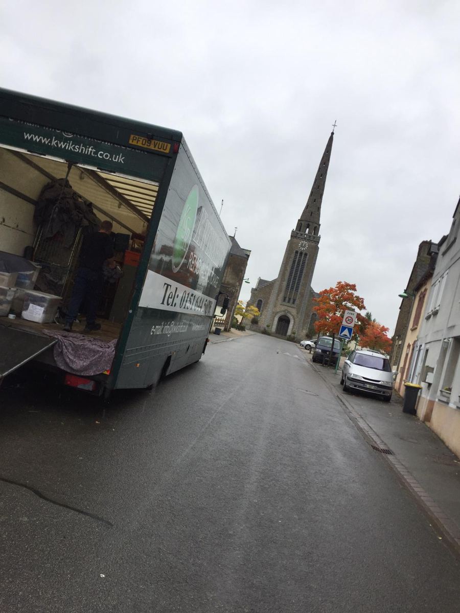 Kwikshift lorry being loaded on a residential street