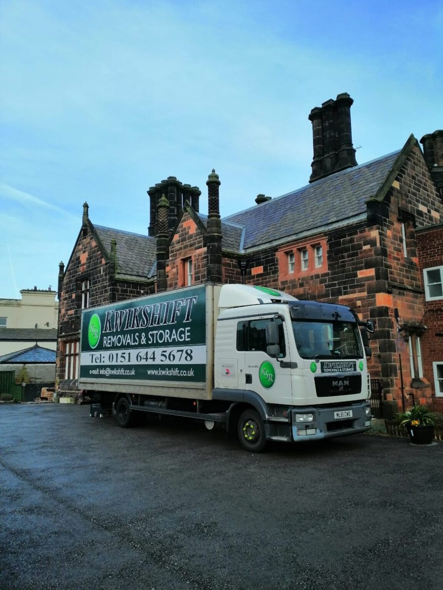 Kwikshift removal lorry on a job