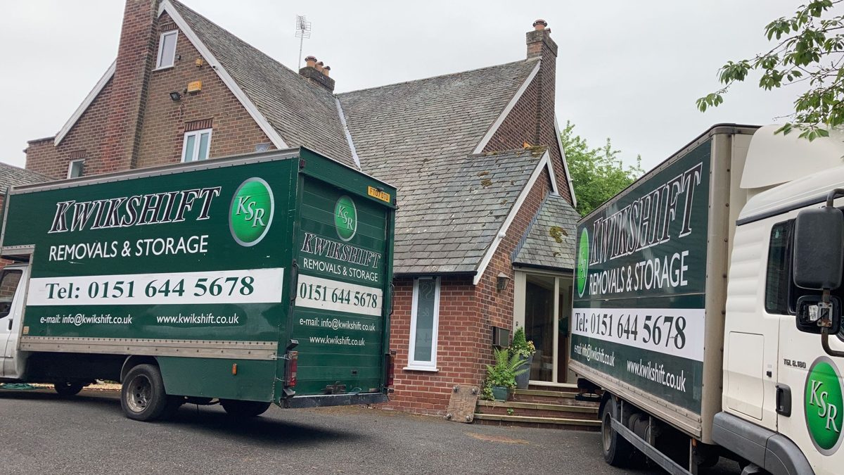 Kwikshift removal vans outside a customer's house